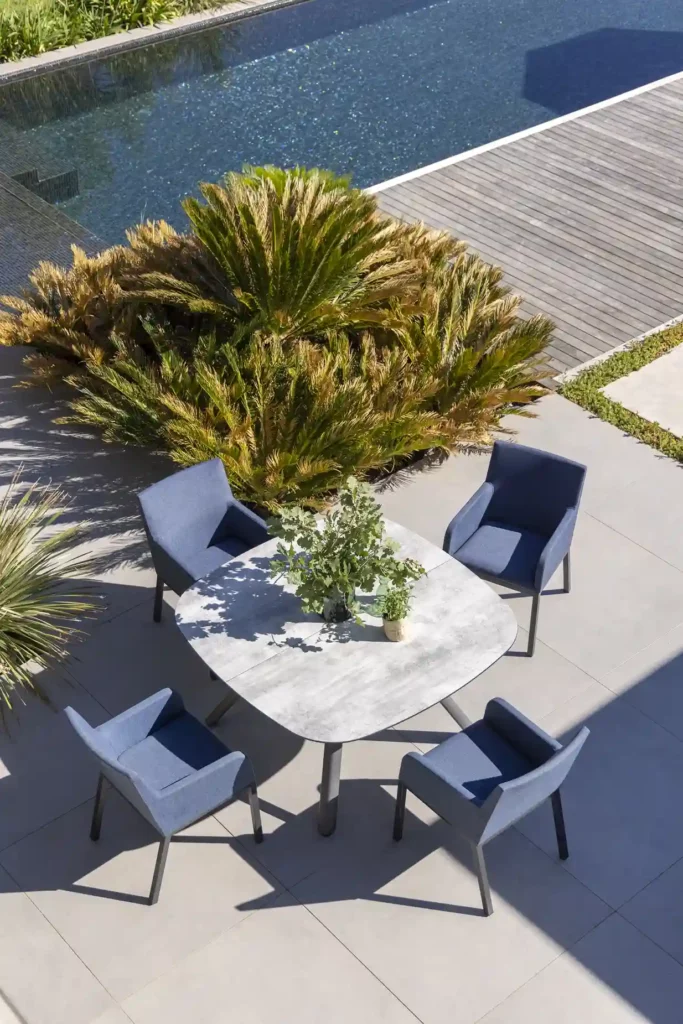 El mejor mobiliario contract para exteriores: materiales y garantías que importan