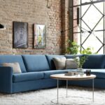 Sofá modular Sits en un espacio tipo loft con ladrillo visto y ventanal industrial, zona lounge para oficinas y coworking